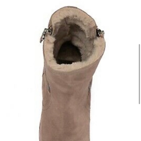 AQUATALIA "WANITA" TAUPE SUEDE LEATHER -FUR / SHEARLING LINED ZIP ANKLE BOOTS - Picture 4 of 14